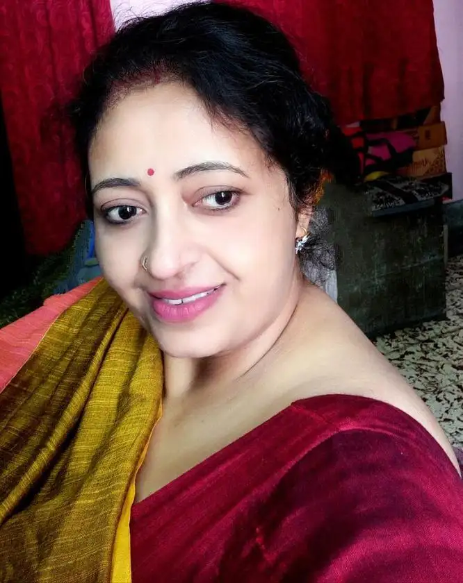 দোকানে শাশুড়ির গুদের সার্ভিসিং মা ও মাসিকে চোদা