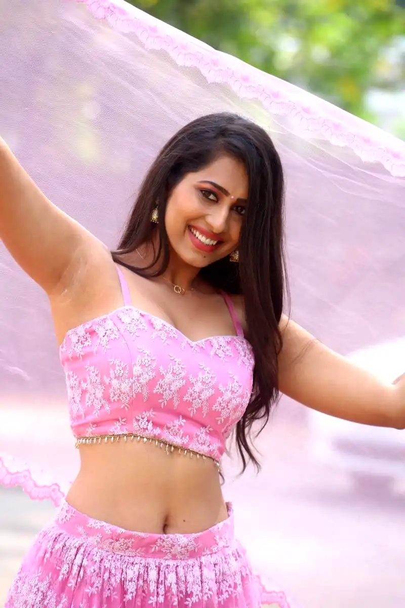 পারিবারিক দাদা বৌদি মা চটি