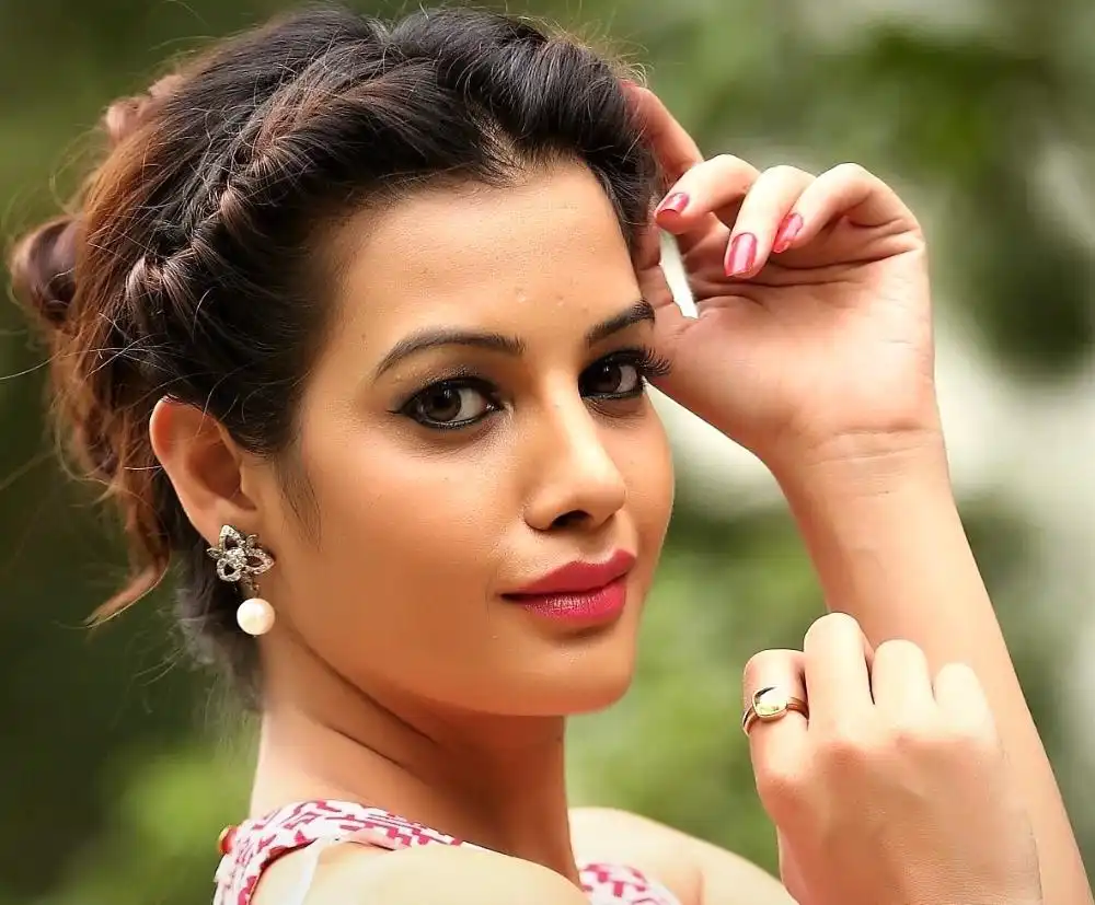 মামী ভাগ্নের সেক্সের কাহিনী